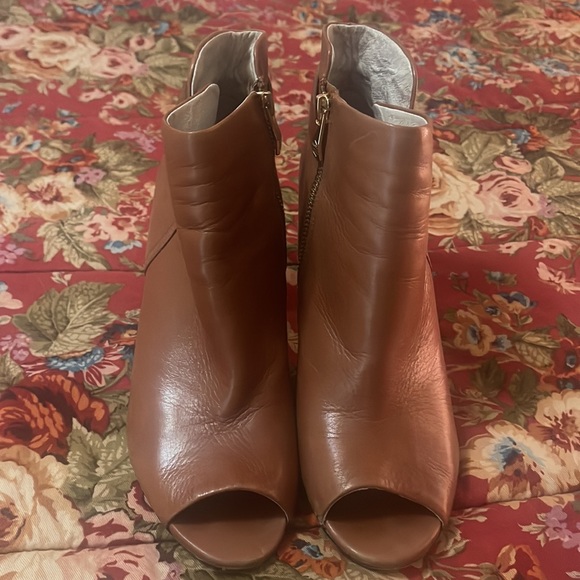 Open Toed Bootie Heels 🍂🤎👜 - Picture 7 of 9